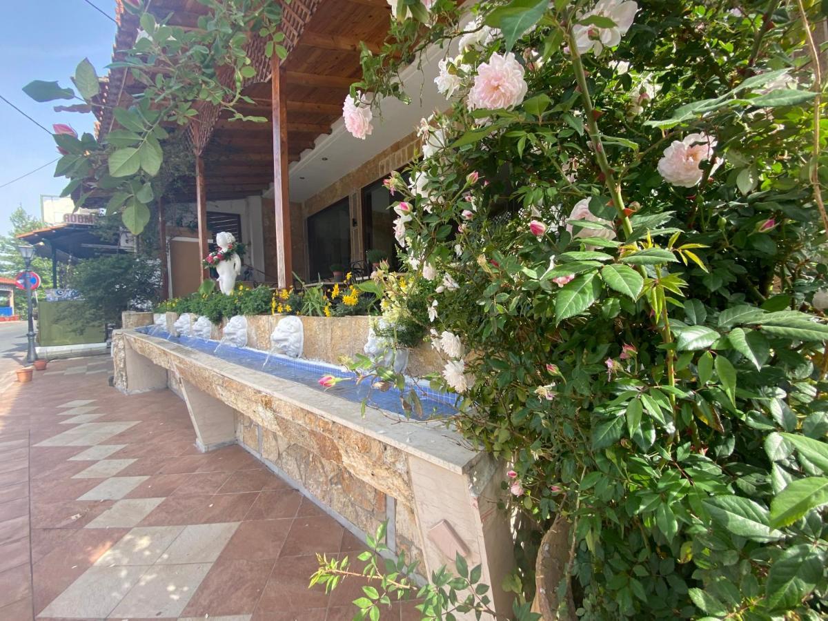 Costas Inn Spilion Bagian luar foto