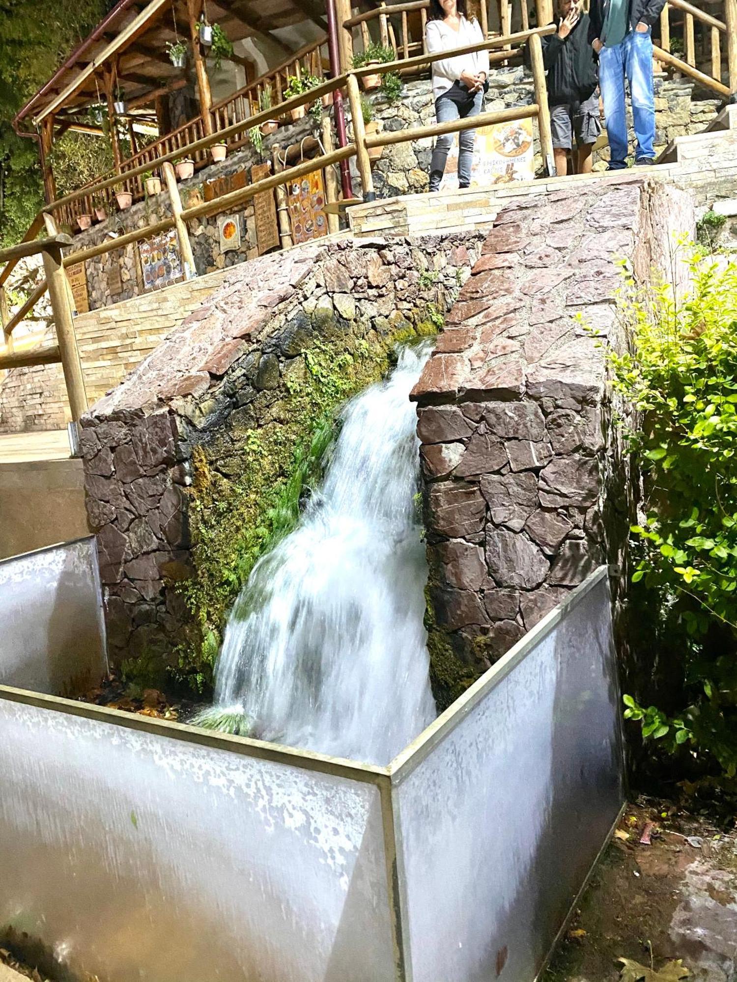 Costas Inn Spilion Bagian luar foto