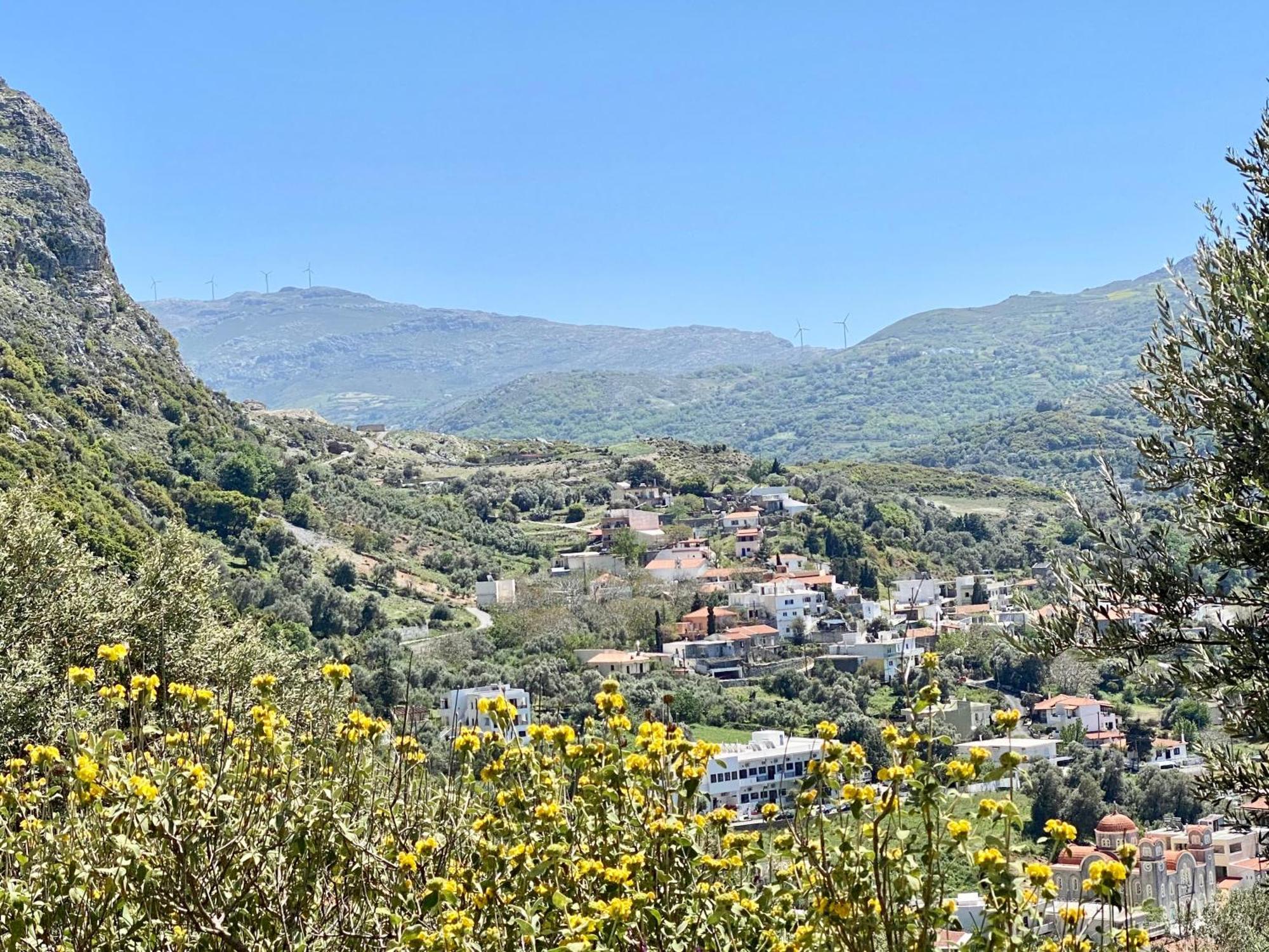 Costas Inn Spilion Bagian luar foto