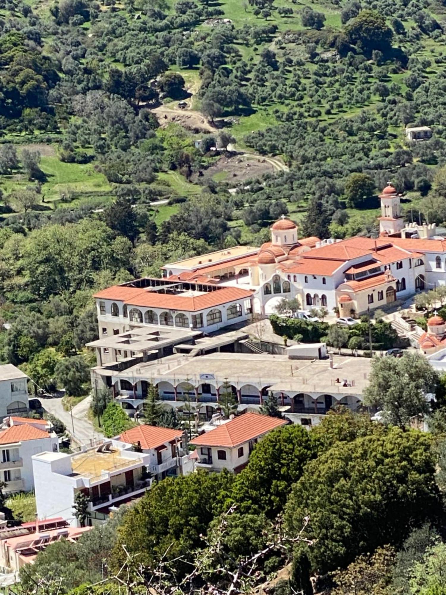 Costas Inn Spilion Bagian luar foto